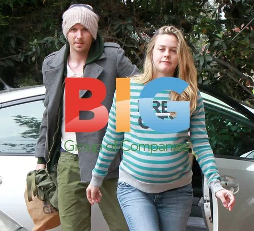 Alicia Silverstone arriving at hotel in Santa Barbara