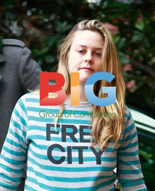 Alicia Silverstone Arriving at Hotel in California