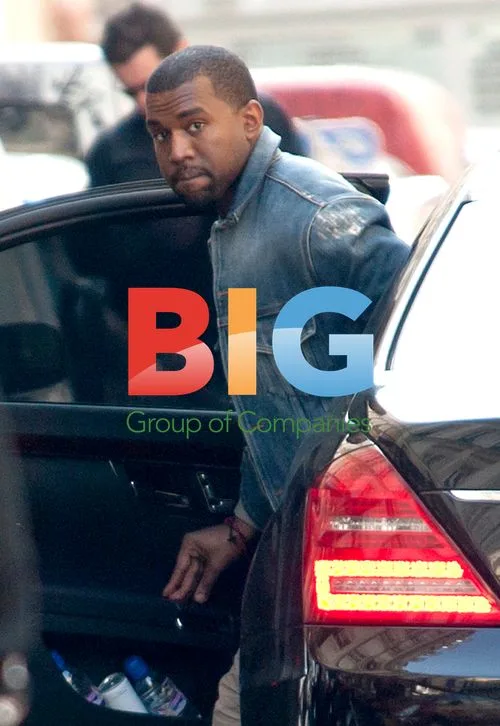 Kanye West Shopping In Paris