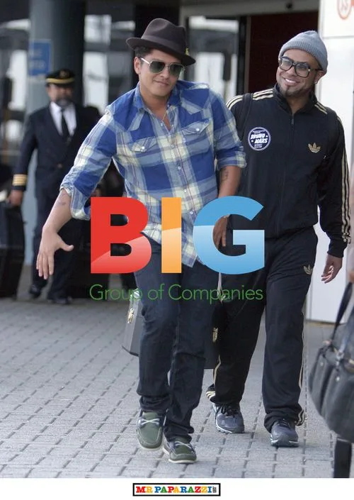 Bruno Mars Shows Dance Moves at Perth Airport