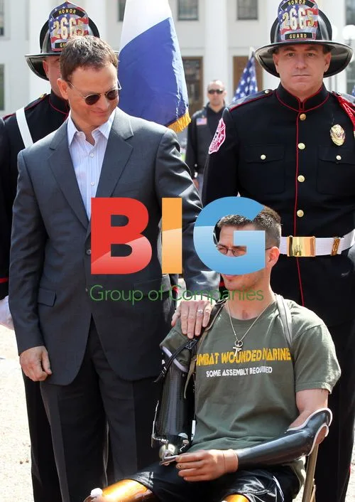 Gary Sinise Supports Wounded Marine