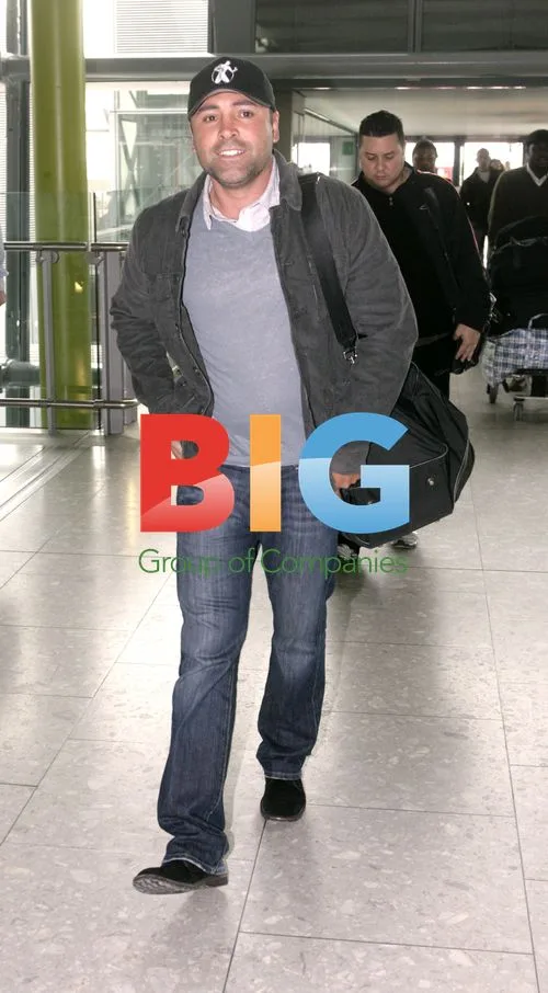 Oscar De La Hoya at Airport