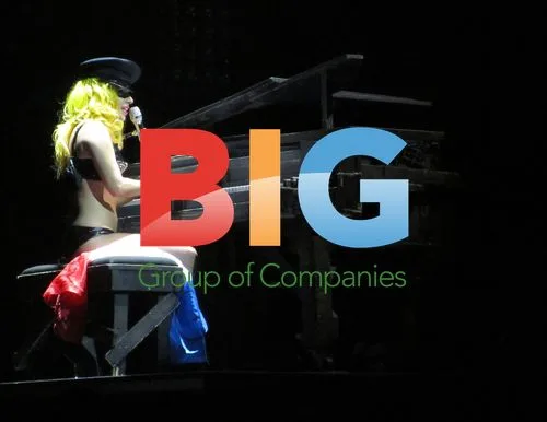 Lady Gaga Onstage Piano Stunt