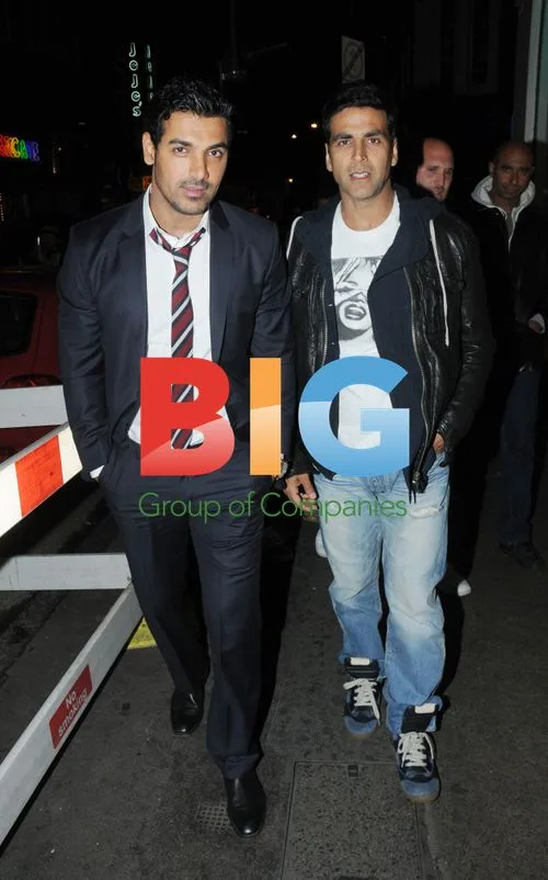 Akshay Kumar and John Abraham filming 'Desi Boyz'