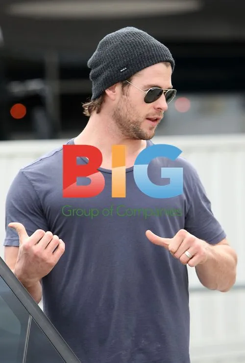 Chris Hemsworth Arrives for 'Thor' Premiere