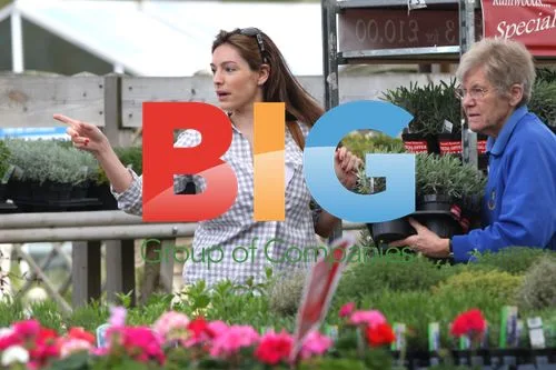 Kelly Brook Spotted at Garden Center
