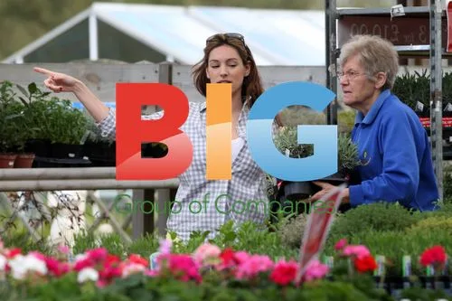 Pregnant Kelly Brook Shops for Herbs at Garden Center