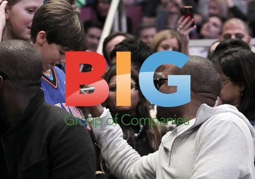 Kanye West Signs Knicks Jersey