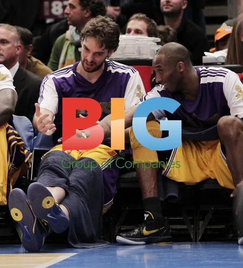 Kobe Bryant and Pau Gasol on Lakers Bench