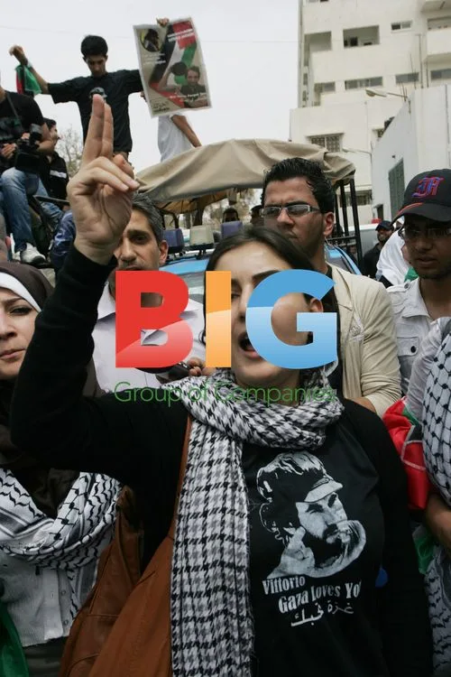 Arrigoni's Coffin Carried in Gaza