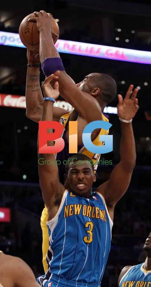 Kobe Bryant Scores Over Chris Paul