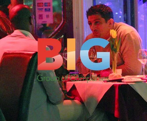 Alex Reid Enjoys Meal with Mystery Friend