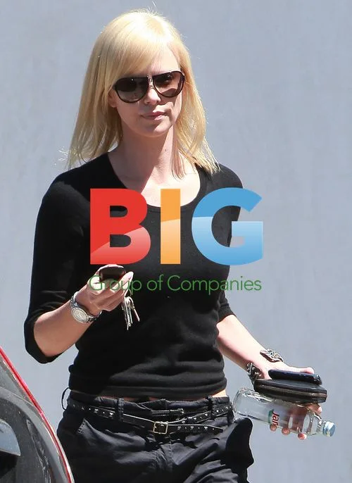Charlize Theron at Hair Salon