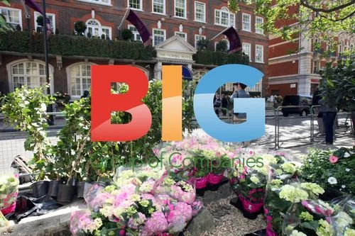 Kate Middleton's father arrives at Goring hotel