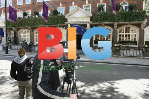 Kate Middleton's Father Arrives at Goring Hotel