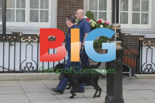 Kate Middleton's father arrives at Goring hotel