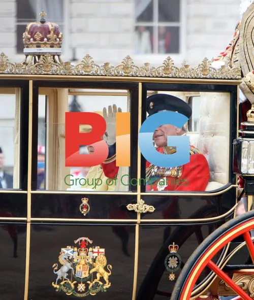 William and Catherine leave for Buckingham Palace
