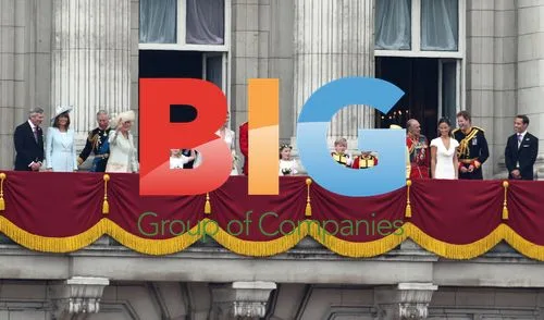 Royal Couple's Balcony Kiss