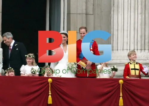 William and Kate's Palace Balcony Kiss