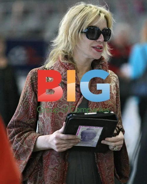 Courtney Love Arrives in Sydney