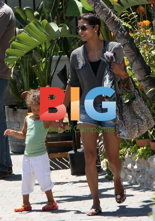Halle Berry and Family Lunch in Malibu