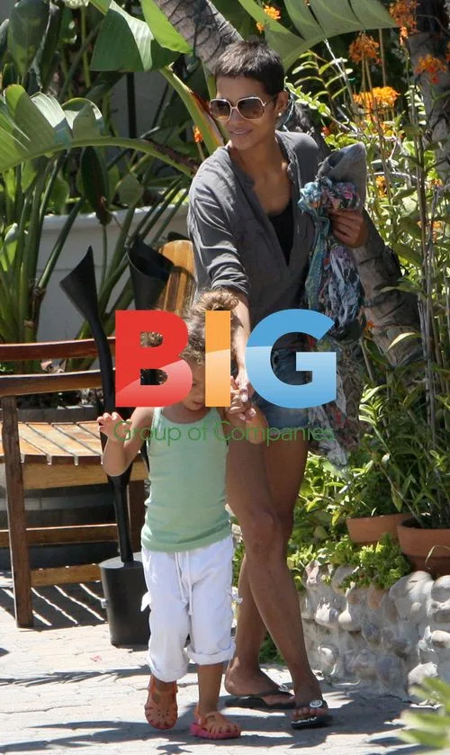 Halle Berry and Family Lunch in Malibu