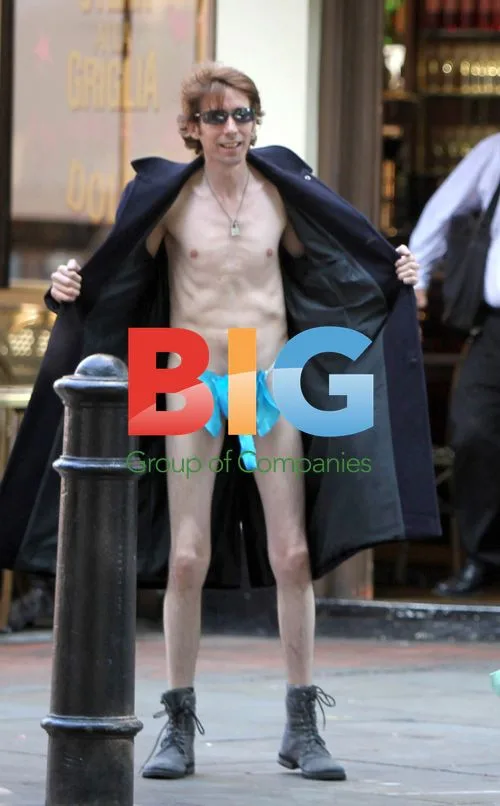 Lisa Snowdon Flashed by "The Pranker" Ross Lee