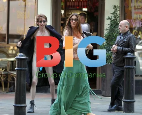 Lisa Snowdon Flashed by Comedian