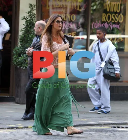 Lisa Snowdon Flashed by 'The Pranker'
