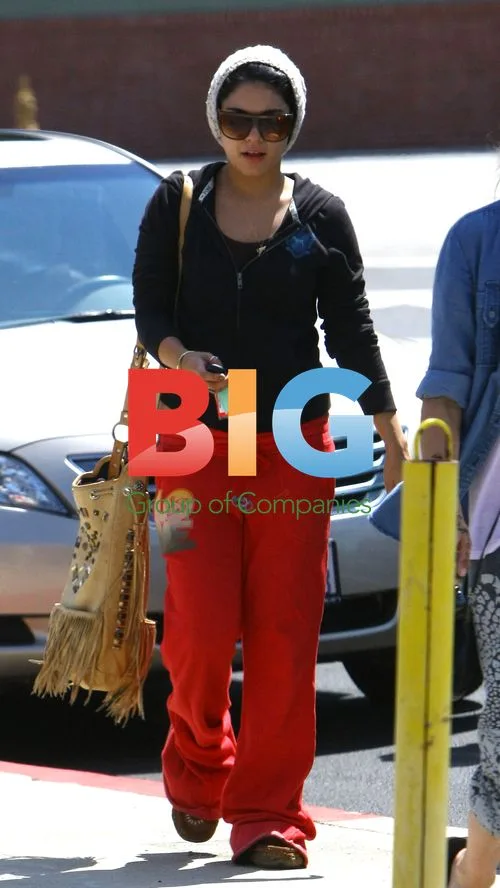 Vanessa Hudgens and sister Stella out with friends