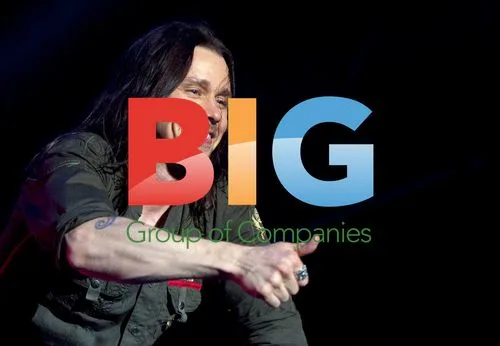 Myles Kennedy performs with Slash in Rome