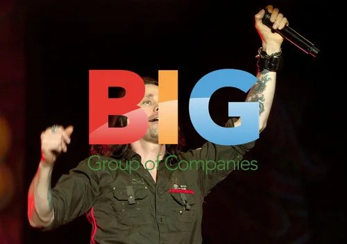 Myles Kennedy performs with Slash in Rome