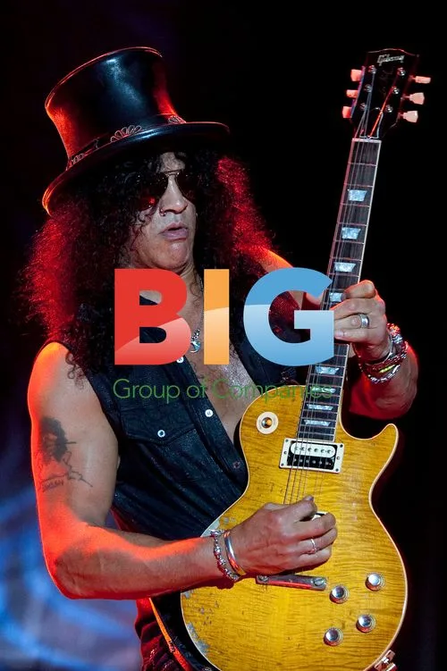 Slash Performs Live in Rome