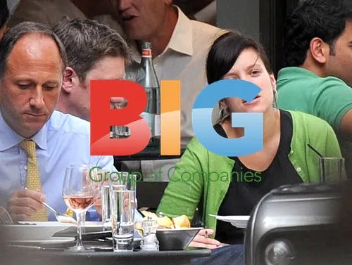 Lily Allen Grabs Bite to Eat in London