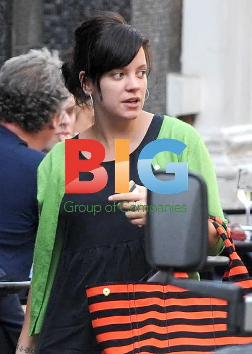 Lily Allen Enjoys Lunch in London