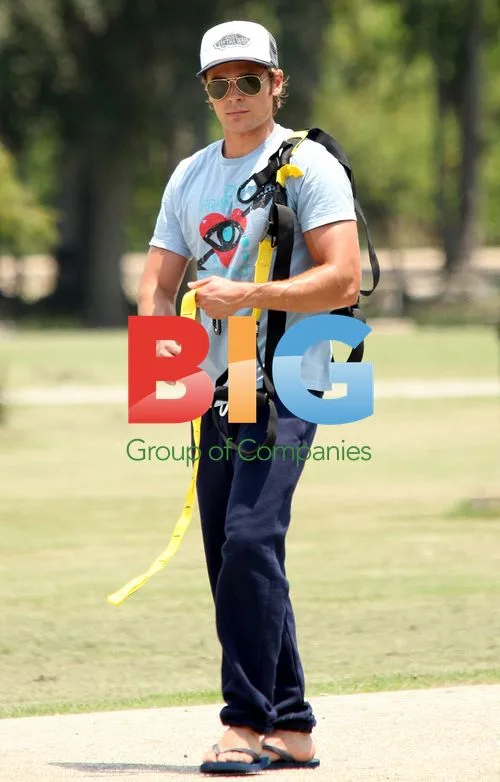 Zac Efron Works Out at LA Park