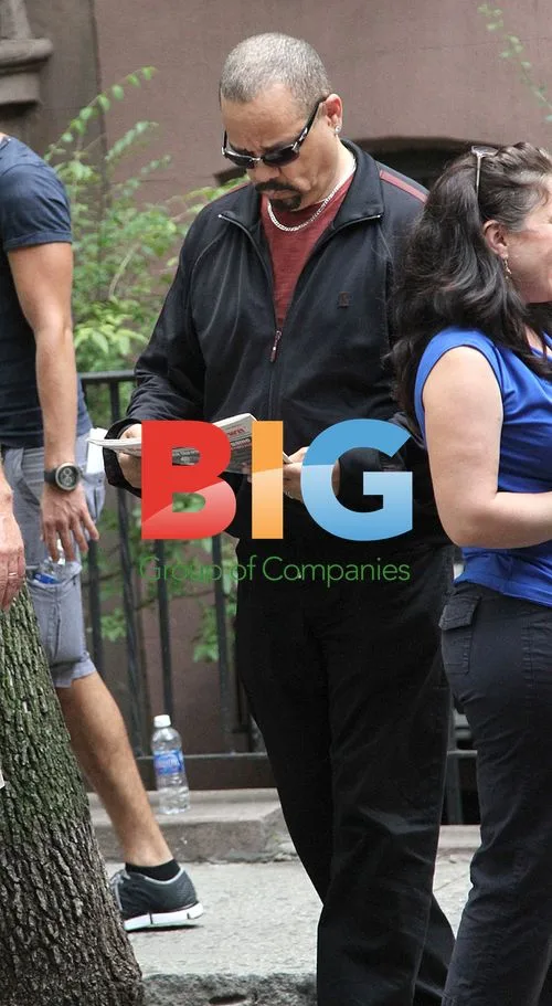 Ice-T Reading New York Post on SVU Set