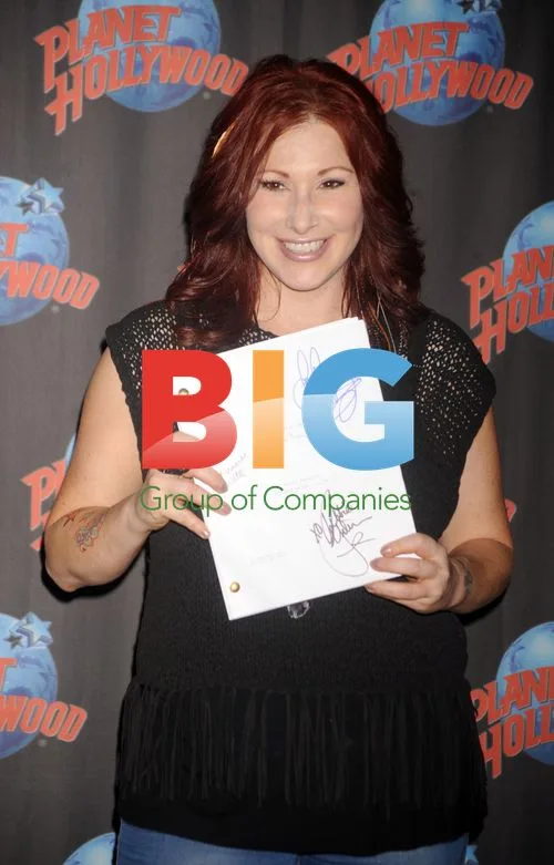 Tiffany promotes new CD at Planet Hollywood