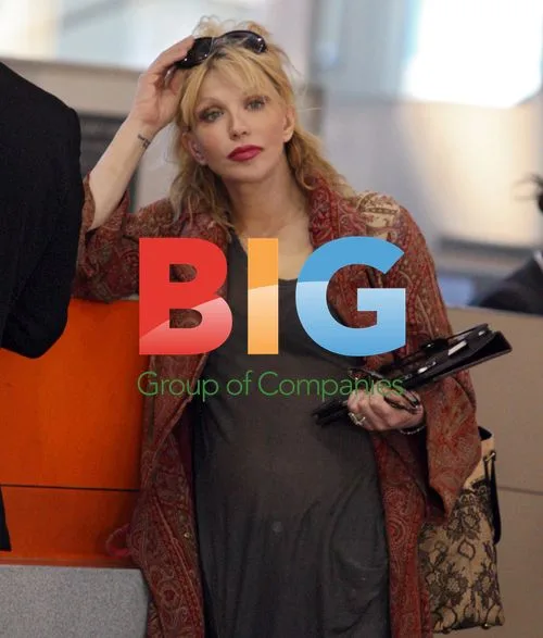 Courtney Love Arrives in Sydney