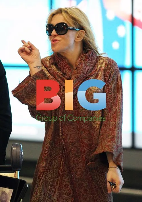 Courtney Love Arrives in Sydney