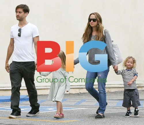 Tobey Maguire out for brunch with family