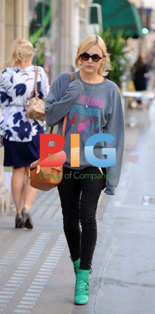Fearne Cotton Casual Walk to Radio One