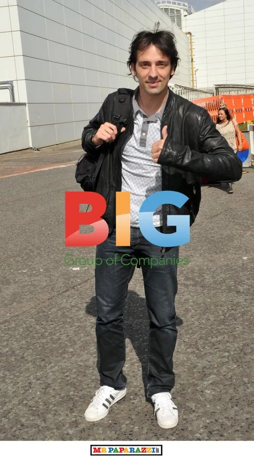 Celebs and ex-footballers arrive for benefit match