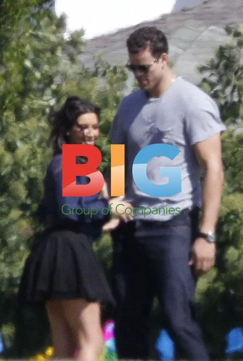 Kim Kardashian Visits Father's Grave