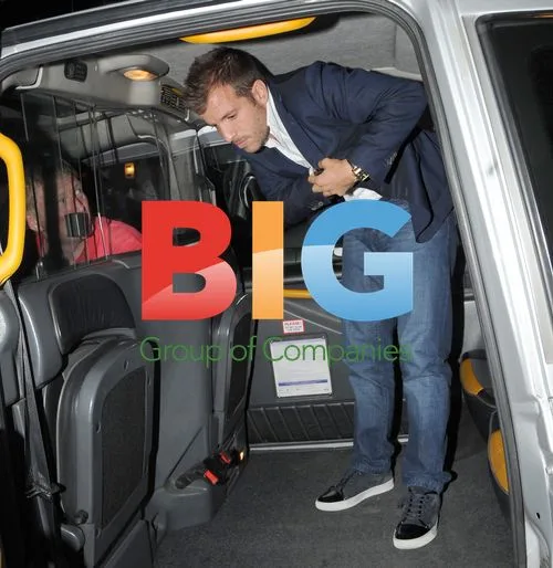 Rafael van der Vaart getting a taxi, London