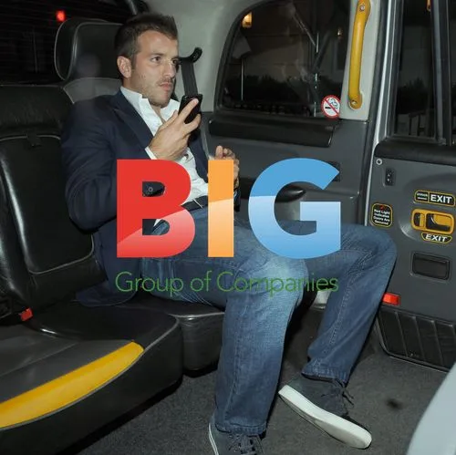 Rafael van der Vaart gets taxi after night out