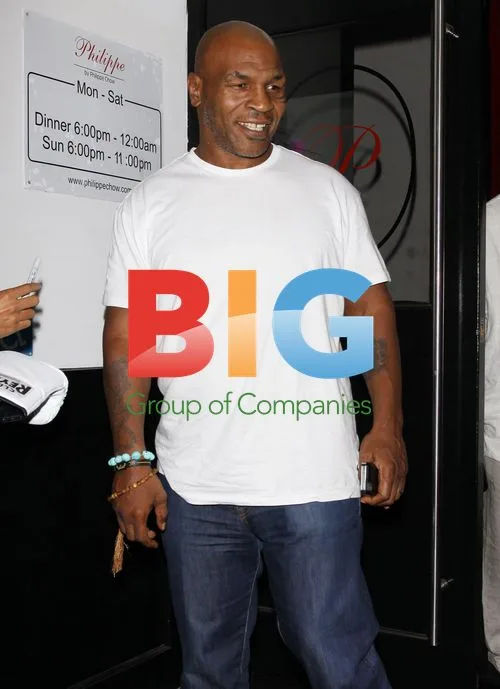 Mike Tyson Signs Autographs