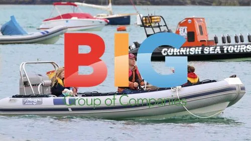 Jamie Oliver and Family Enjoy Boat Cruise in Cornwall