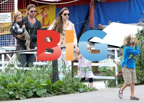 Angelina Jolie and Brad Pitt with children at a Puppet theatre