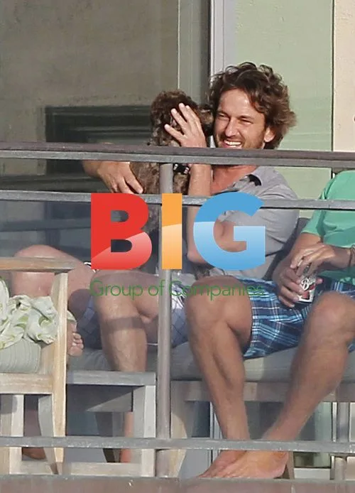 Gerard Butler Enjoys Lunch With Pet in Malibu